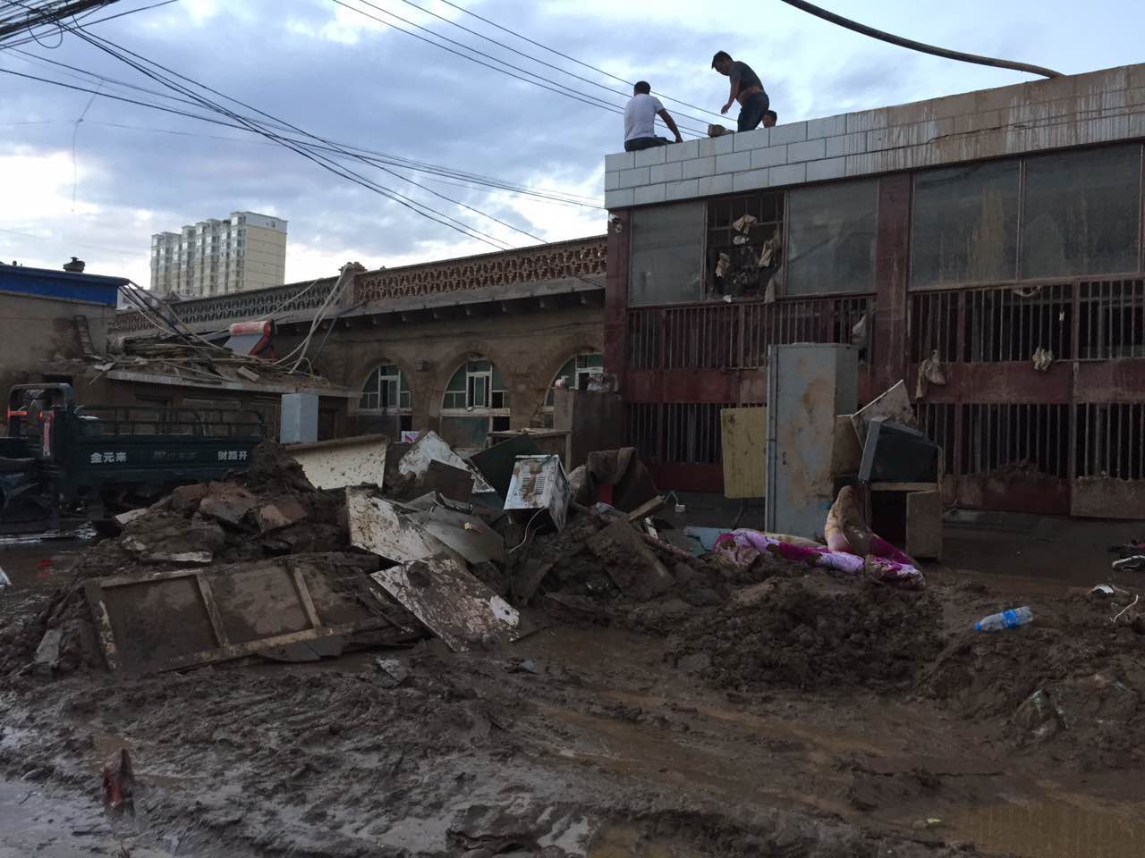 [公司要闻]抗洪救灾 情系绥德 心系员工——投资控股公司党委为丝路公司受灾员工募捐