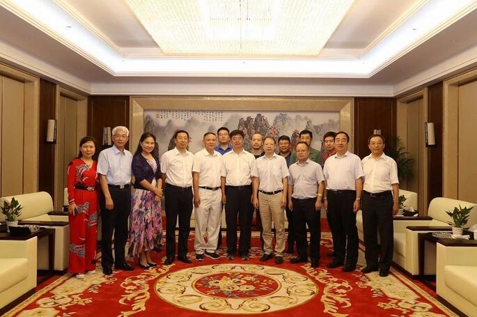 大型椰海青春实景影画·红色娘子军常态化演出首演仪式圆满举行