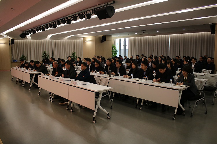 {公司要闻}投资控股公司党委迅速传达陕旅集团“讲政治、敢担当、改作风”专题教育