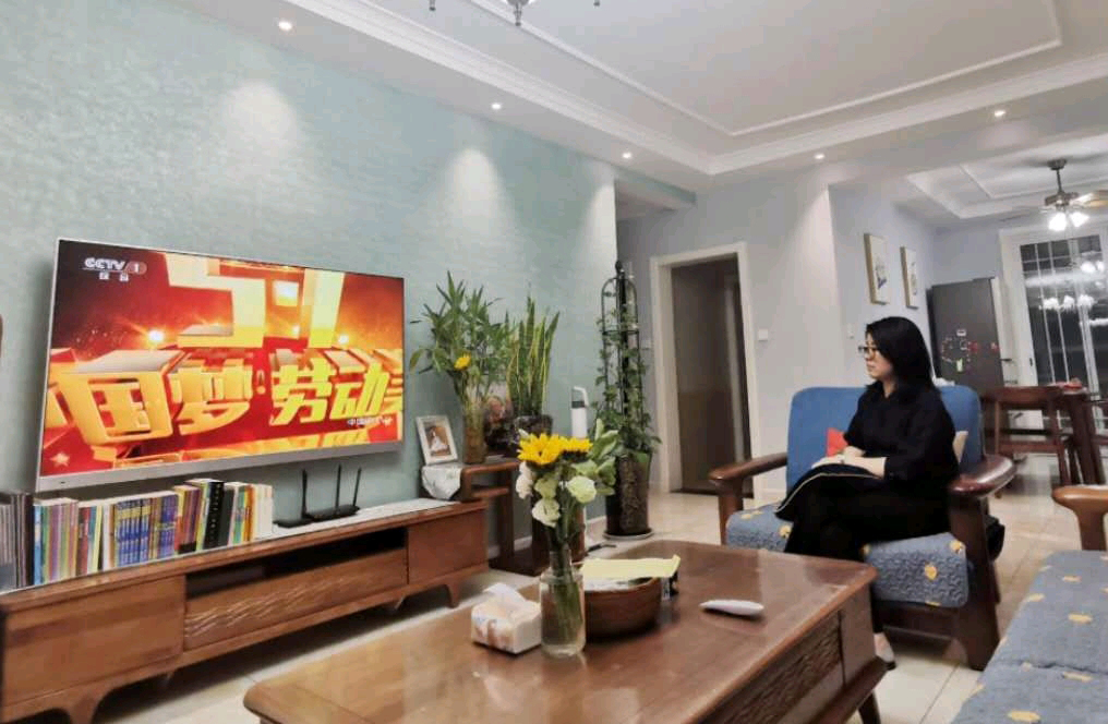[工会活动] 投资控股公司工会组织观看致敬劳动者“五一”特别节目